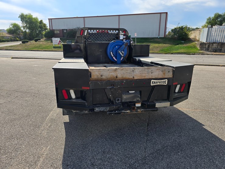 2017-gmc-sierra-3500-image-15