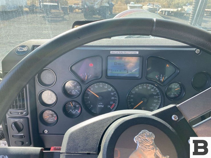 2017-mack-granite-gu713-image-81