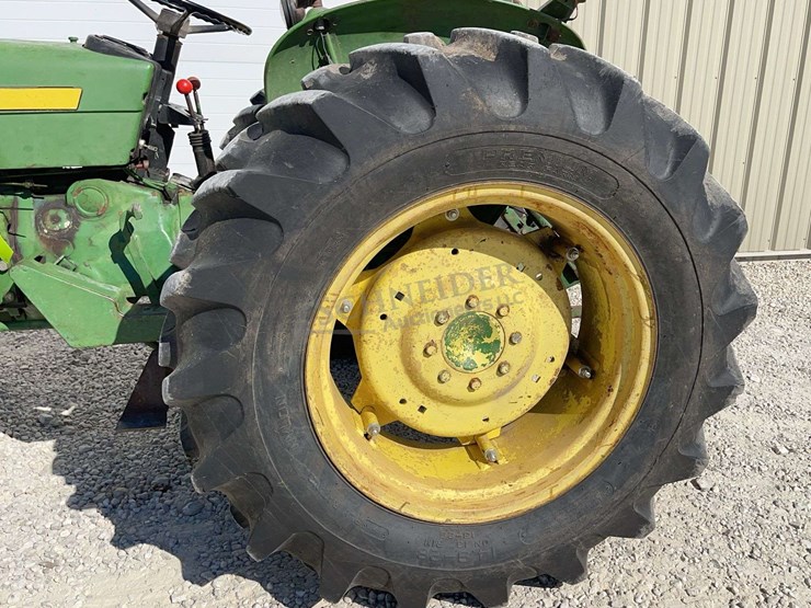 john-deere-2240-image-36