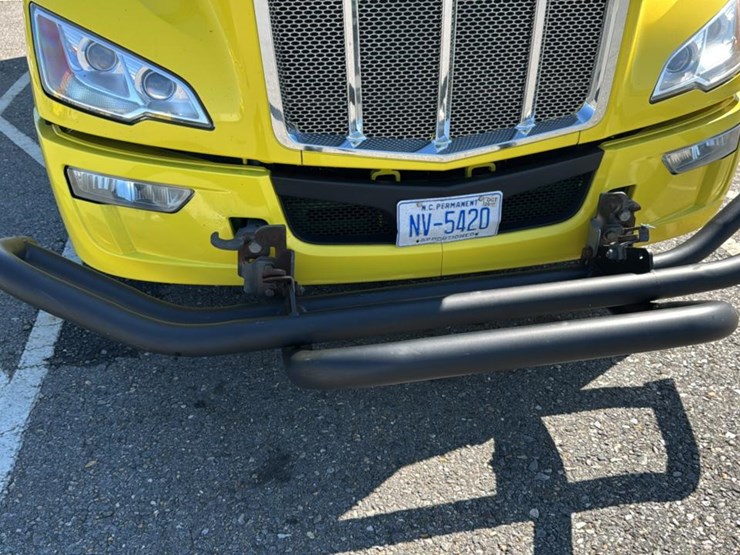 2023-peterbilt-579-image-40