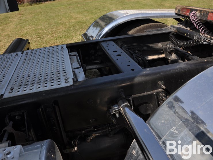 2016-international-prostar-image-13