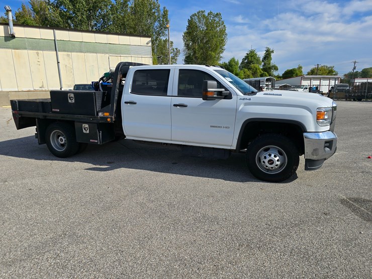 2017-gmc-sierra-3500-image-31