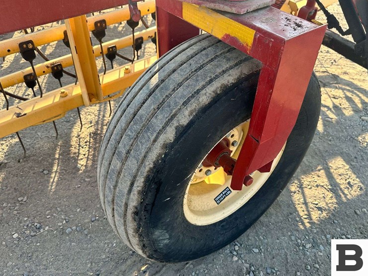 new-holland-216-image-26