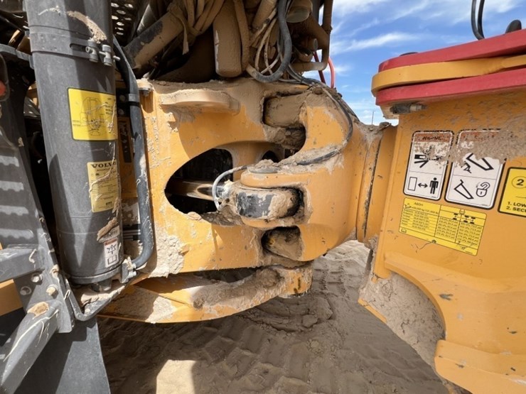 2021-volvo-a60h-image-12