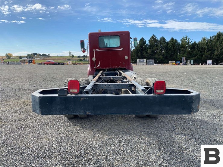 2003-peterbilt-330-image-4
