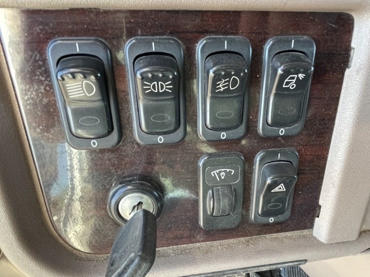 2018-peterbilt-367-image-46