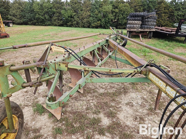 john-deere-2350-2450-image-14