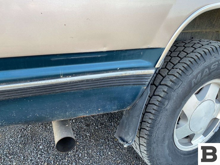 1993-gmc-suburban-image-22