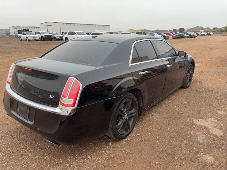 2012-chrysler-300-c-sedan-4d-image-3