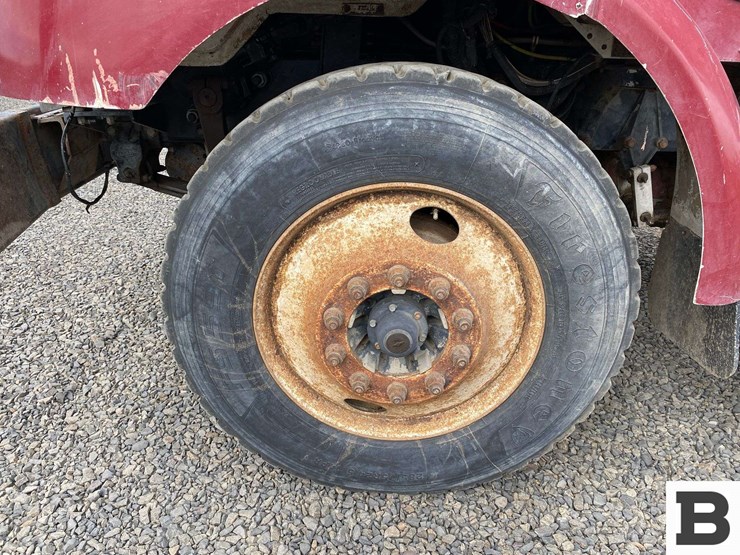 2002-peterbilt-330-image-12