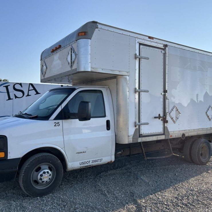 #5013 • 2015 Chevrolet 4500 Box Truck