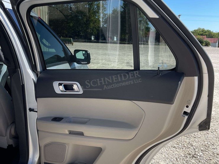 2013-ford-explorer-image-56