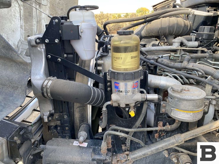 2014-hino-268-image-32