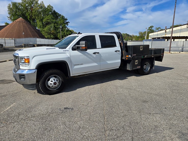 2017-gmc-sierra-3500-image-4