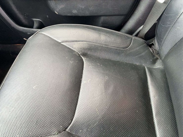 2012-chrysler-300-c-sedan-4d-image-22