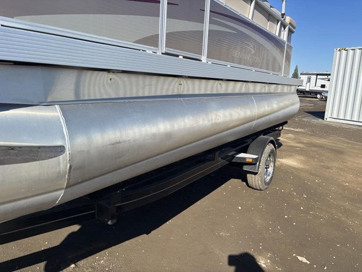 2011-unknown-trailer-image-28