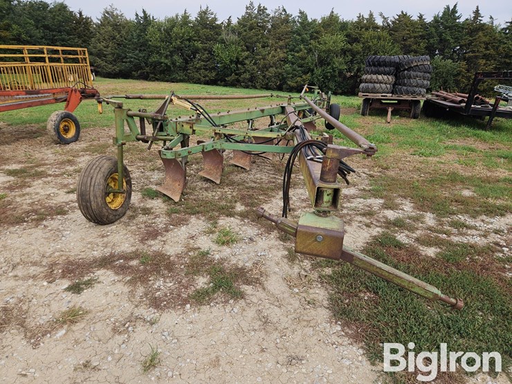 john-deere-2350-2450-image-2