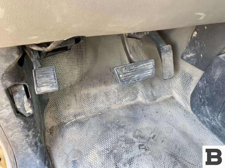 2012-chevrolet-silverado-1500-image-28