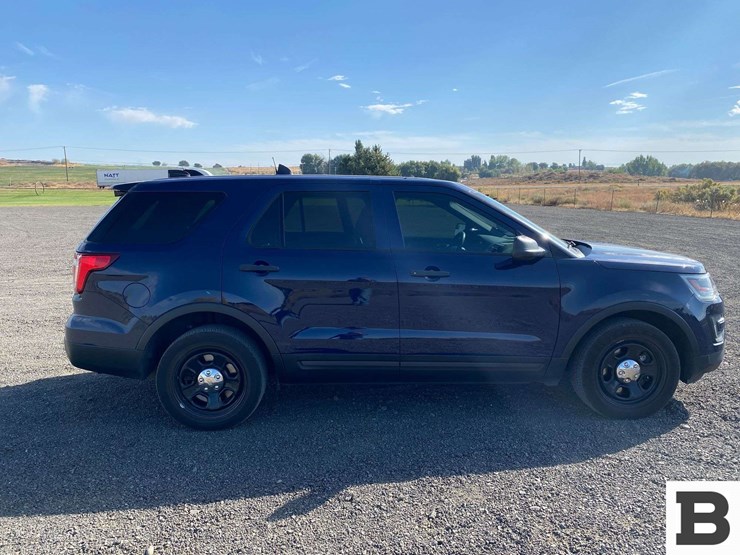 2017-ford-explorer-image-6