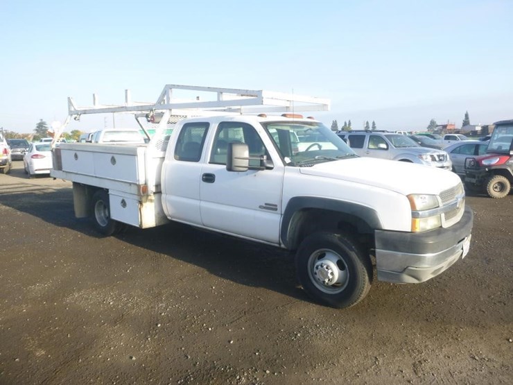 2004-chevrolet-3500-image-2