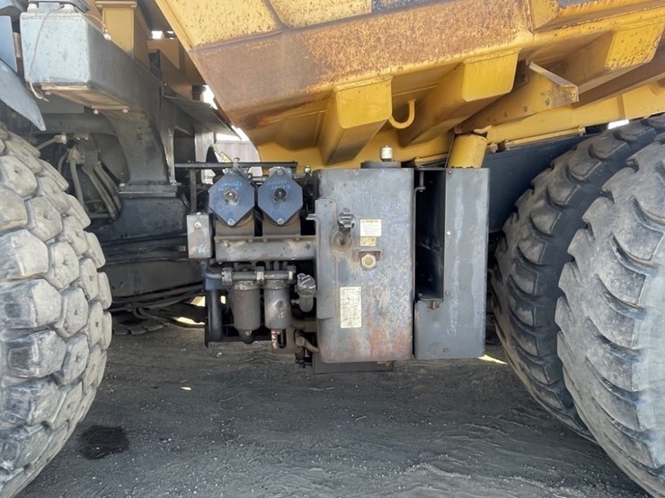 2015-komatsu-hd605-7e0-image-13