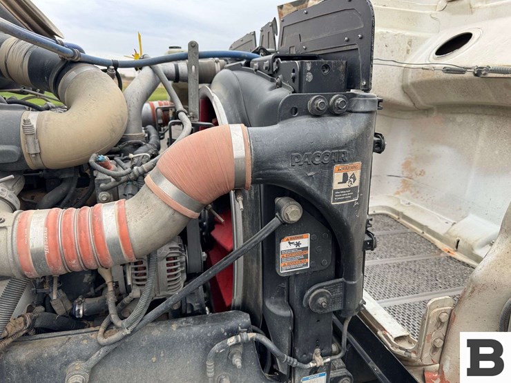 2013-peterbilt-348-image-49