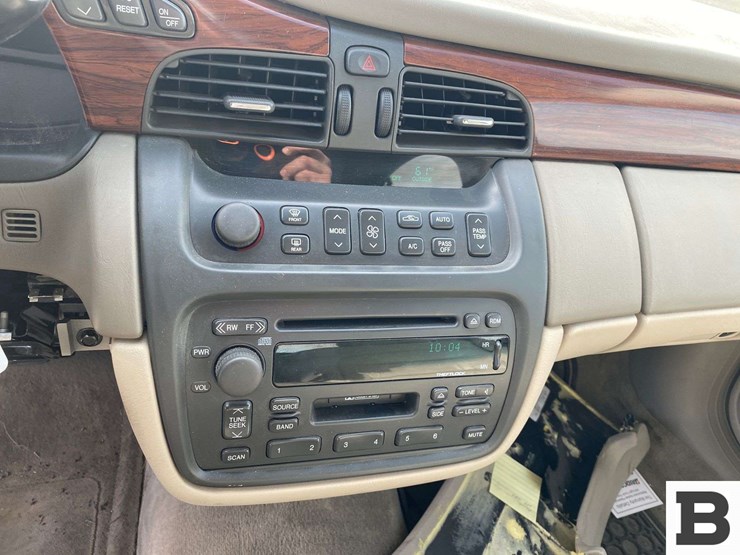 2000-cadillac-deville-sedan-image-25