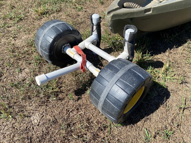 #70-•-#178-•-manta-ray-14-foot-kayak-with-paddle-and-dolly-image-6