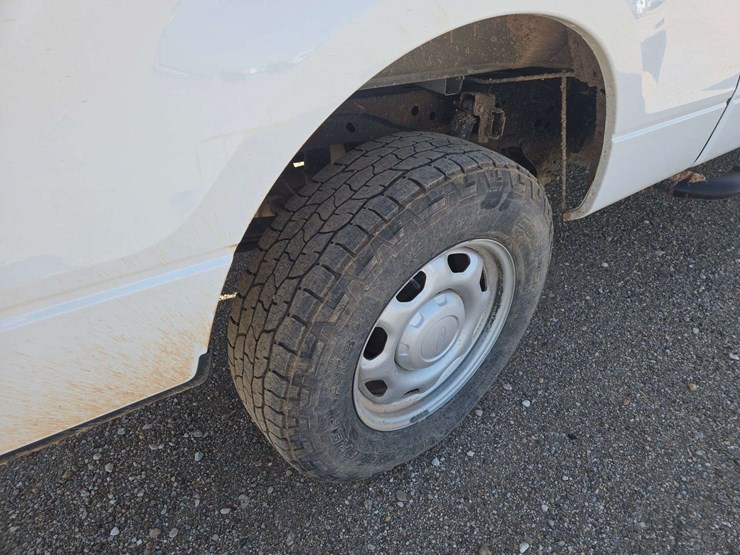 2013-ford-f150-xl-image-12