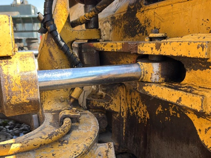 caterpillar-d4h-image-30