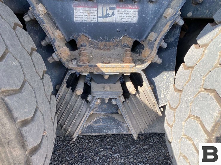 2006-peterbilt-320-image-25