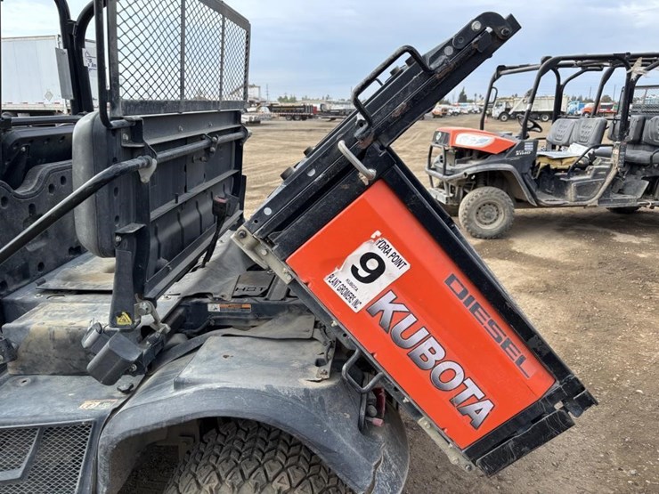 2019-kubota-rtvx1140-image-8