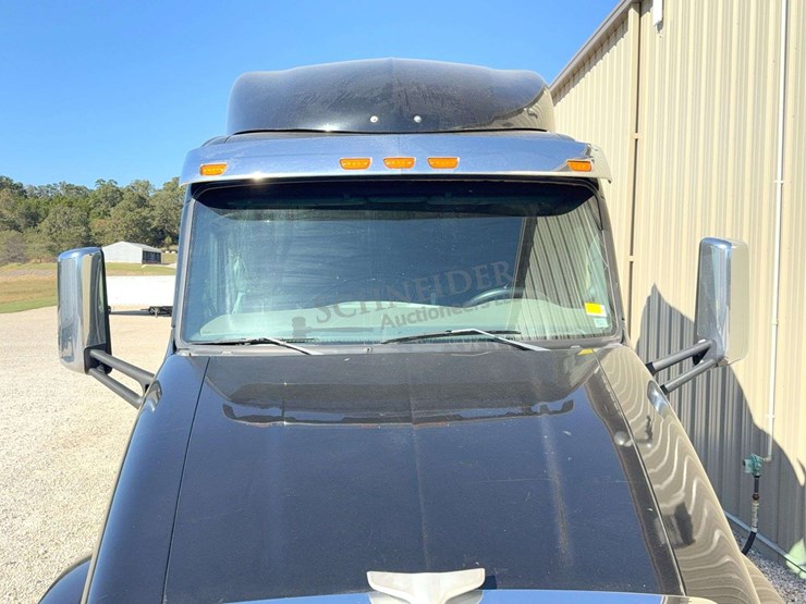 2017-peterbilt-579-image-9