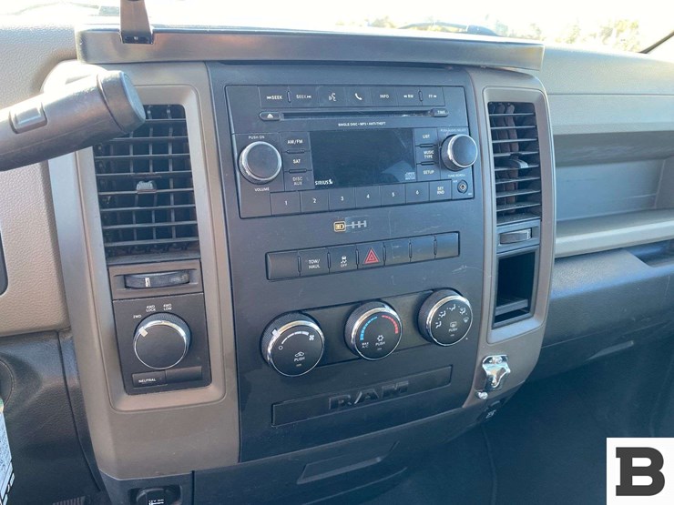 2012-ram-1500-pickup-image-28