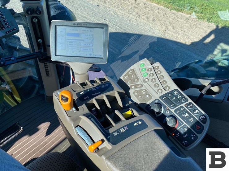 2011-john-deere-8285-tractor-image-60