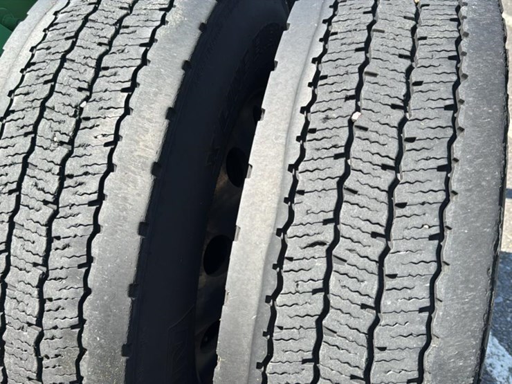 2023-peterbilt-579-image-21