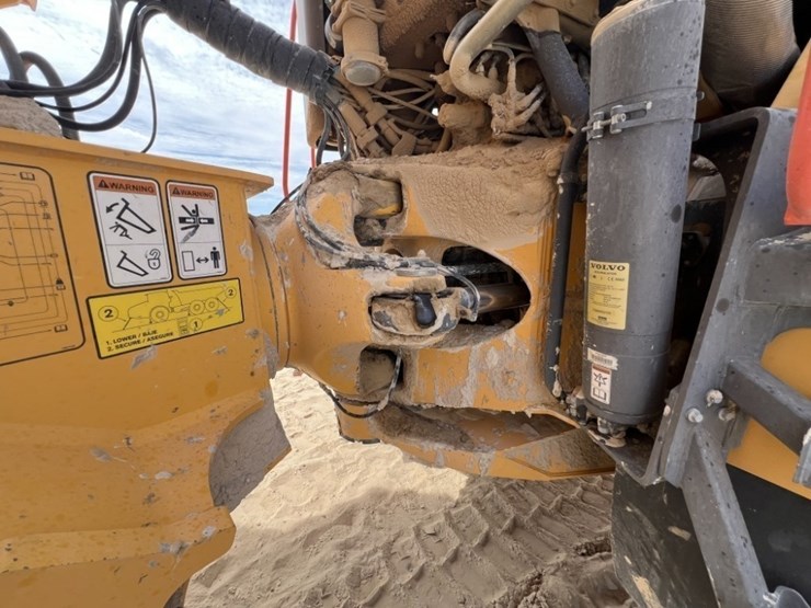 2021-volvo-a60h-image-27