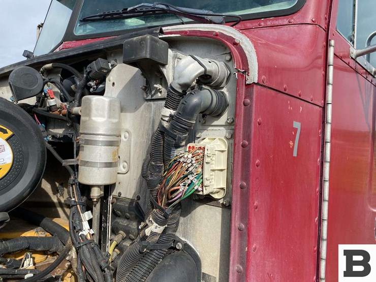 2003-peterbilt-330-image-28