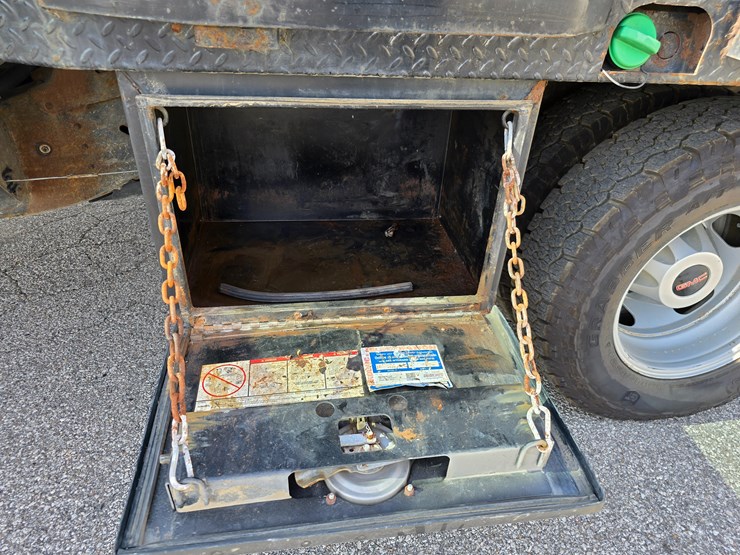 2017-gmc-sierra-3500-image-64