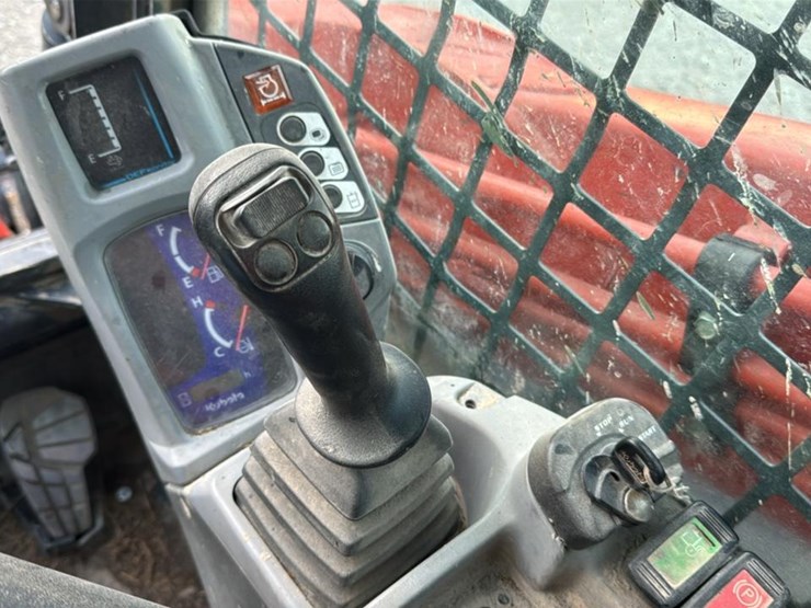 #1100-•-2018-kubota-svl95-2-skid-steer-image-24