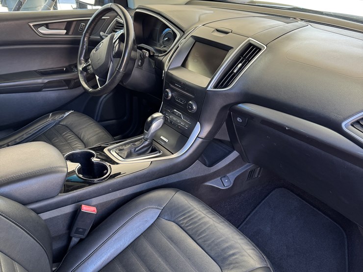 2015-ford-edge-image-8