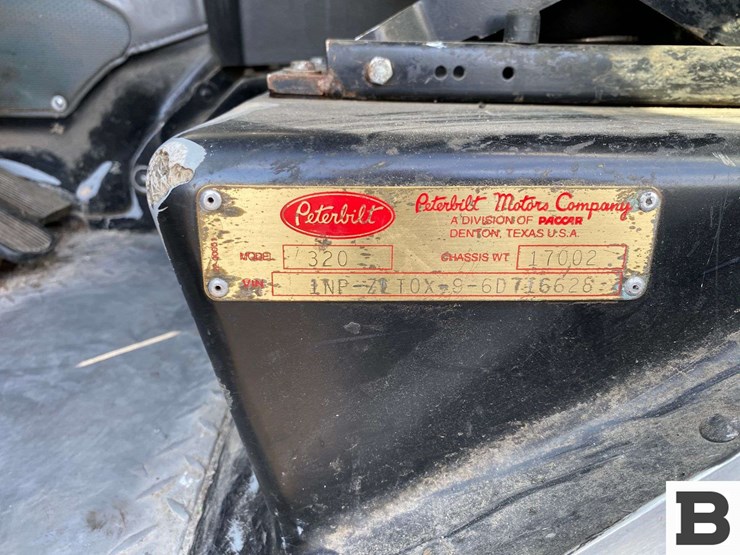 2006-peterbilt-320-image-42