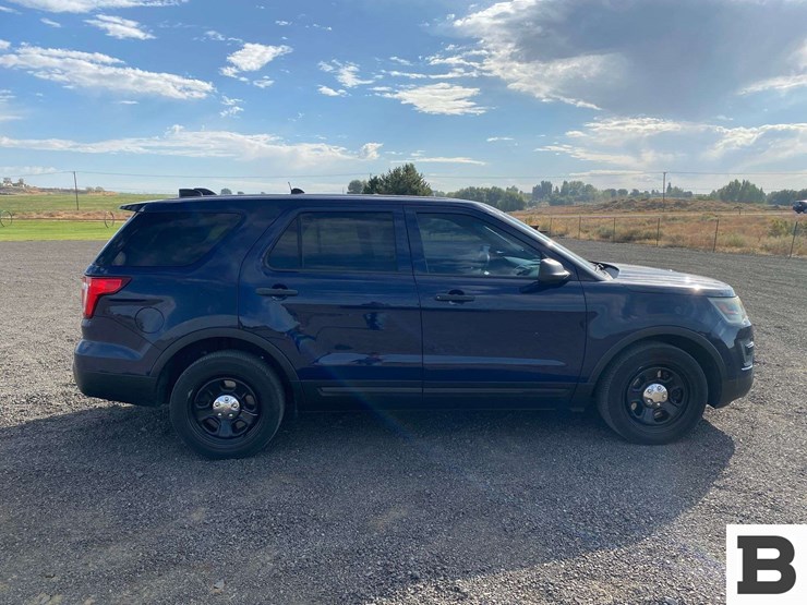 2016-ford-explorer-image-6