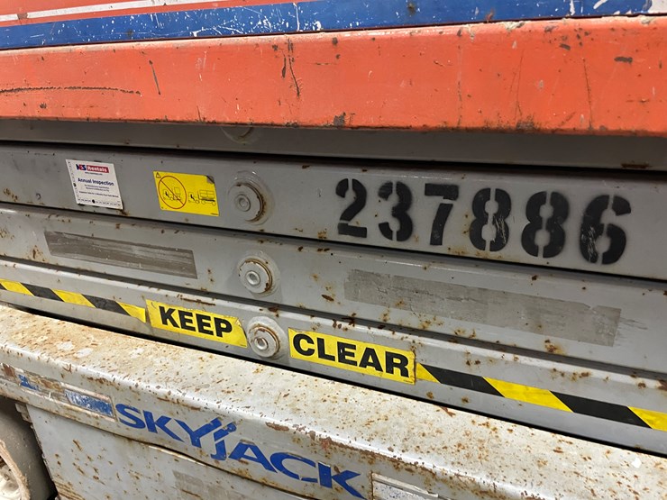 #1382-•-19'-scissor-lift-(f)-image-19