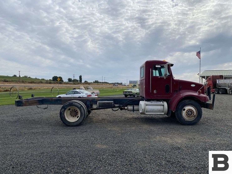 2002-peterbilt-330-image-7