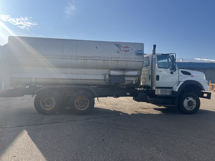 2011-international-7600-image-6