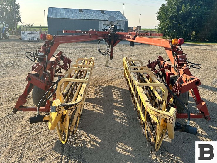 new-holland-216-image-5