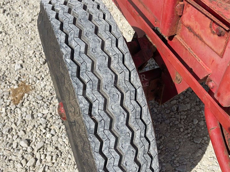 new-holland-275-image-17