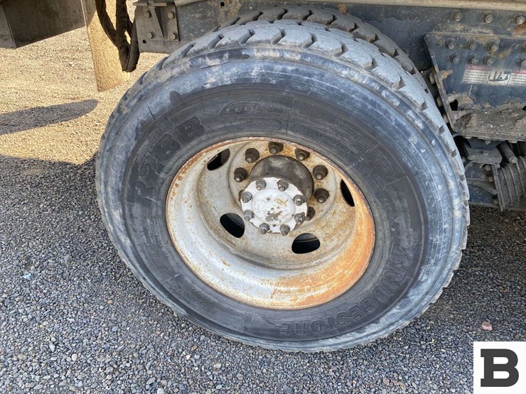 2006-peterbilt-320-image-32