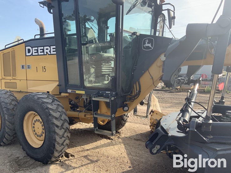 2011-deere-770g-image-10